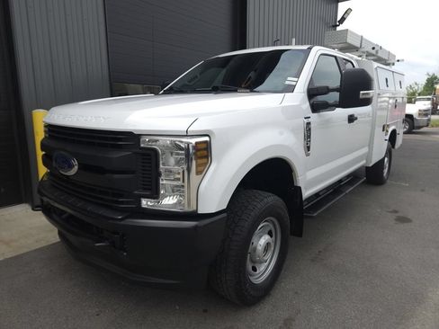 Used 2018 Ford F350 XL AWD/4WD image 2