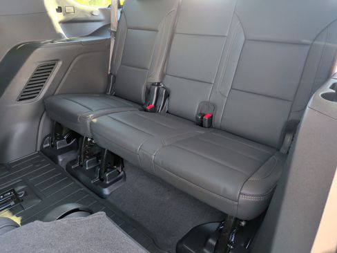 Used 2025 Chevrolet Tahoe High Country image 36