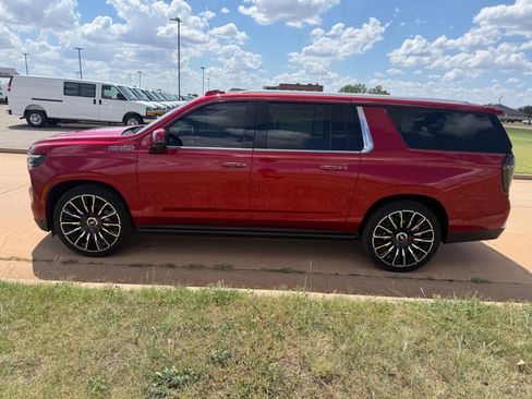 Used 2025 Chevrolet Suburban High Country AWD/4WD image 6