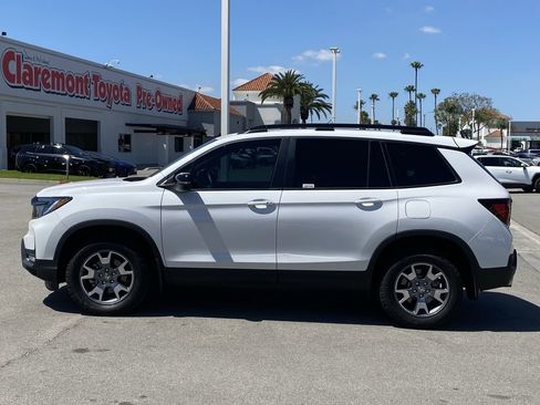 Used 2023 Honda Passport TrailSport image 2