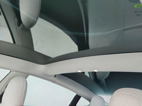 Used 2022 Tesla Model 3 Long Range AWD/4WD image 56