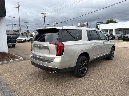 Used 2023 GMC Yukon XL Denali w/ Denali Reserve Package RWD image 6