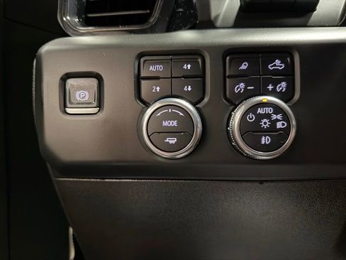 Used 2024 GMC Sierra 2500 AT4 w/ Technology Package AWD/4WD image 34