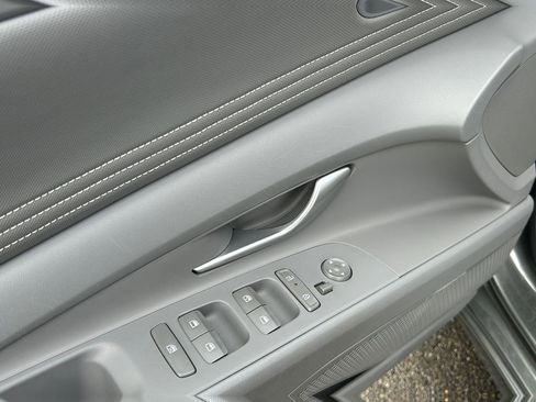 Used 2025 Hyundai Elantra SEL FWD image 21