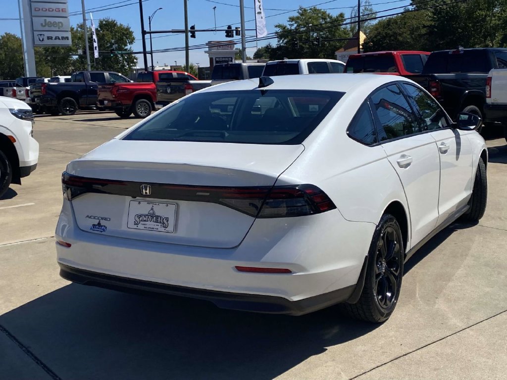 Used 2025 Honda Accord SE image 9