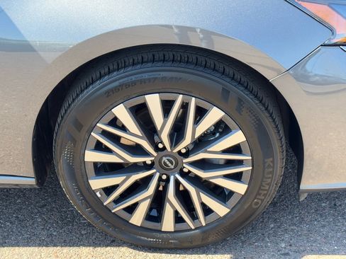 Certified 2025 Nissan Altima 2.5 SV image 8