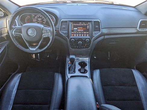 Used 2018 Jeep Grand Cherokee Altitude image 14