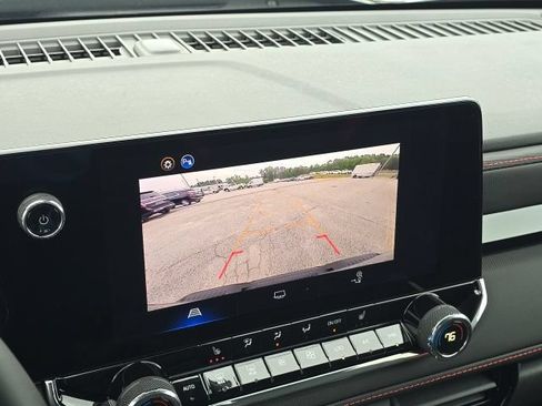 Used 2025 Chevrolet Colorado Z71 AWD/4WD image 31