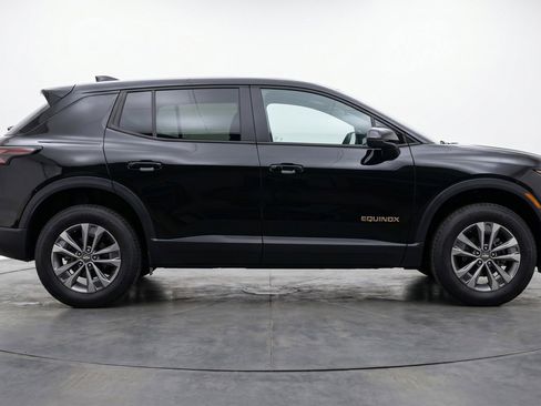 Used 2025 Chevrolet Equinox LT image 11