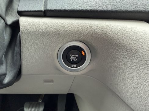 Used 2024 Chrysler Pacifica Touring-L image 35