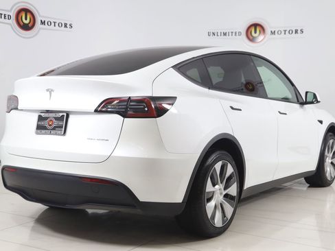 Used 2023 Tesla Model Y Long Range image 3