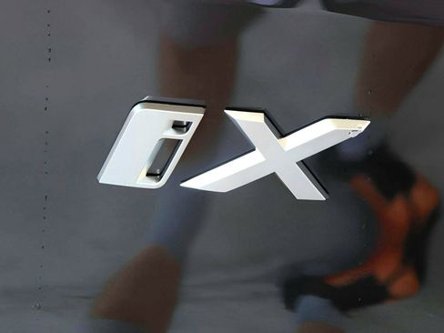 New 2026 BMW iX xDrive60 w/ Premium Package image 21