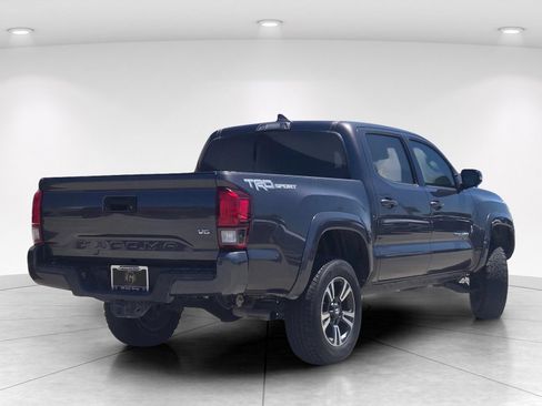 Used 2019 Toyota Tacoma TRD Sport w/ Technology Package RWD image 4