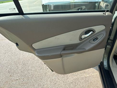 Used 2005 Chevrolet Malibu LS w/ Preferred Equipment Group FWD image 15