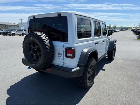 Used 2023 Jeep Wrangler Unlimited w/ Sun & Screen Package AWD/4WD image 13