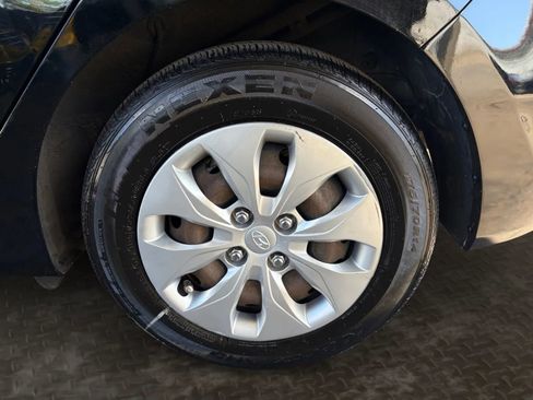 Used 2016 Hyundai Accent SE FWD image 34