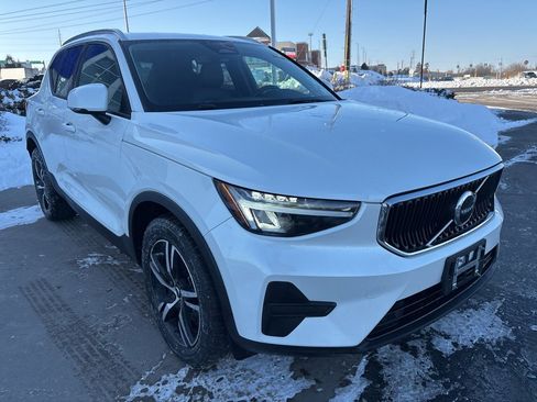Used 2023 Volvo XC40 B5 Core w/ Protection Package Premier image 4