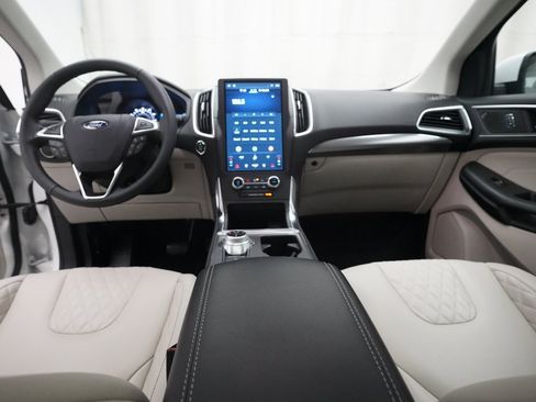 Used 2024 Ford Edge Titanium image 5