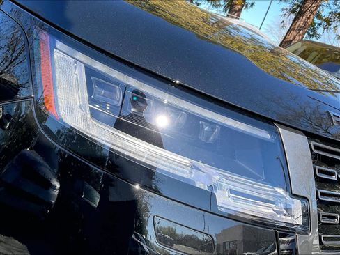 Used 2025 Land Rover Range Rover Long Wheelbase SE image 30