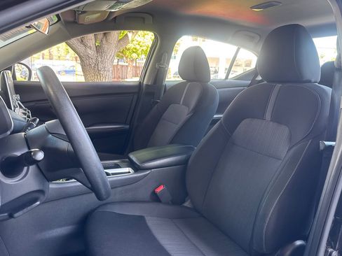 Used 2025 Nissan Sentra SV FWD image 5