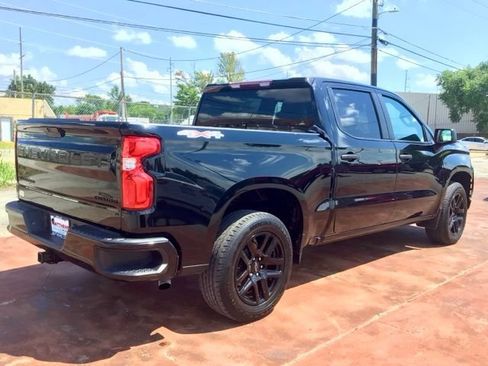 Used 2022 Chevrolet Silverado 1500 Custom w/ LPO, Blackout Package AWD/4WD image 5