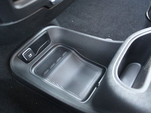 New 2026 Chrysler Pacifica Select image 23