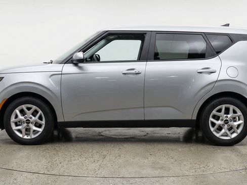 Used 2025 Kia Soul LX w/ LX Technology Package FWD image 5