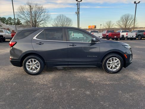 Used 2022 Chevrolet Equinox LT w/ Driver Convenience Package image 5
