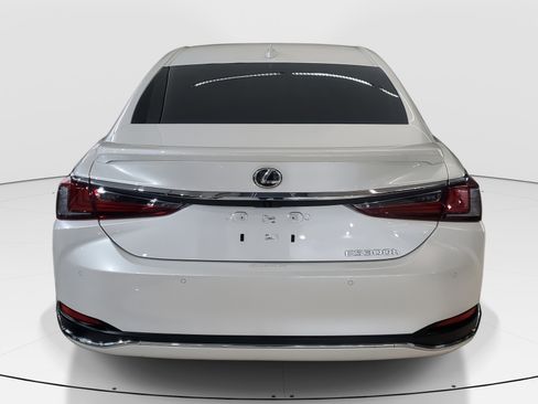 Used 2025 Lexus ES 300h w/ Premium Package image 7