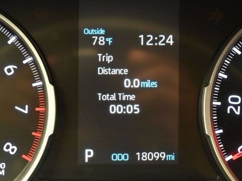 Certified 2020 Toyota RAV4 XLE w/ Convenience Package AWD/4WD image 16