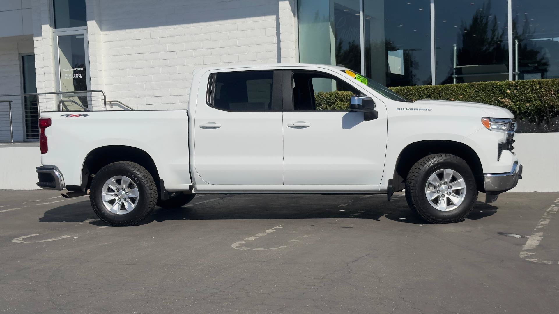 Used 2023 Chevrolet Silverado 1500 LT w/ Work Truck Package AWD/4WD image 3