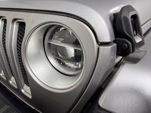 Used 2019 Jeep Wrangler Unlimited Sahara image 19