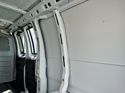 Used 2021 Chevrolet Express 2500 w/ Driver Convenience Package image 15