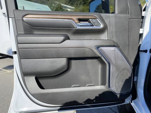 Used 2024 Chevrolet Silverado 2500 High Country w/ High Country Premium Package image 15