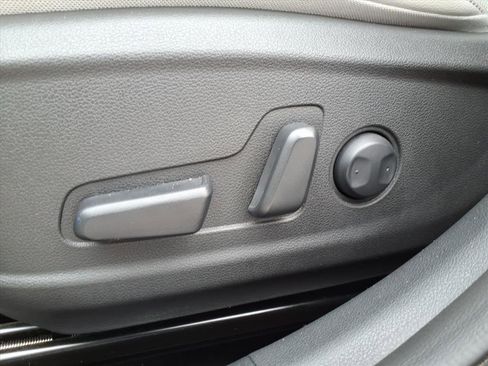 Used 2023 Hyundai Kona Limited image 11