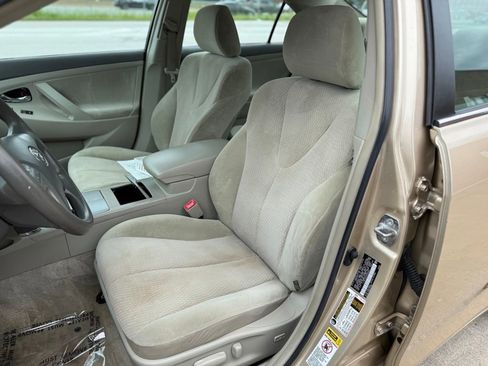 Used 2010 Toyota Camry LE FWD image 23