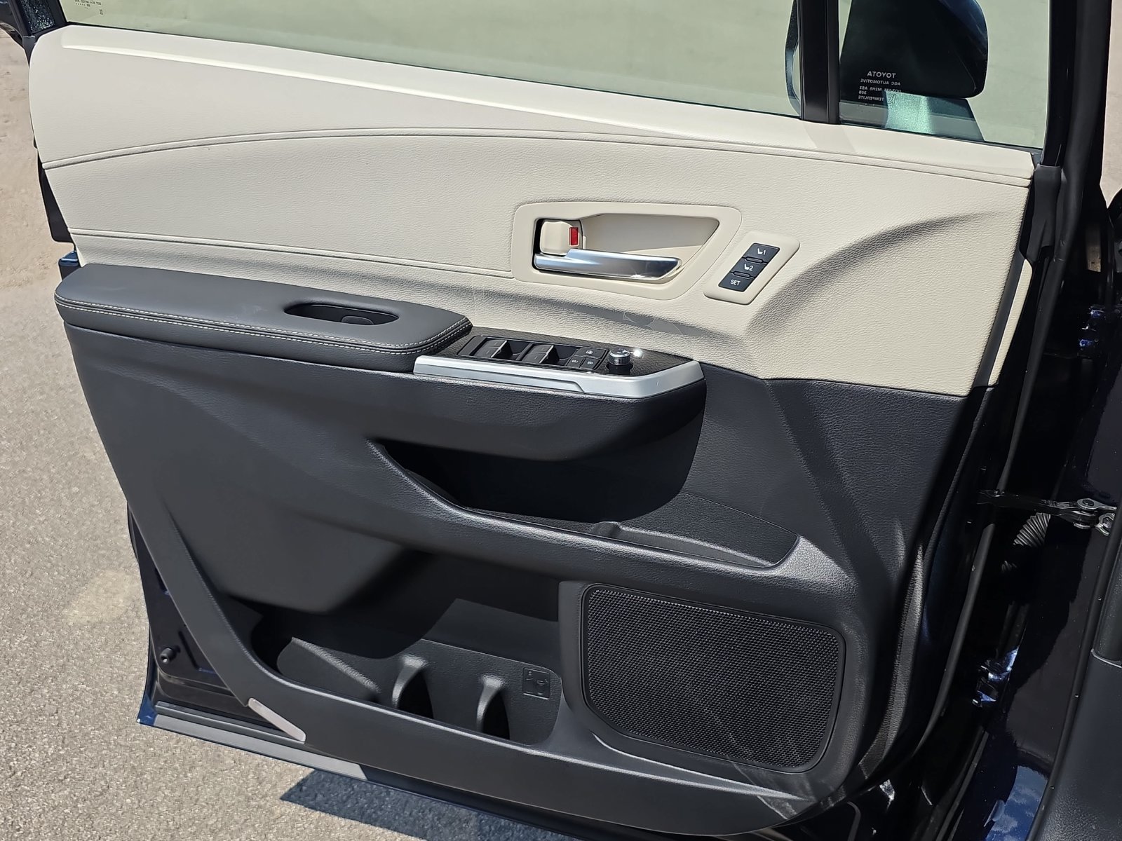 New 2026 Toyota Sienna Limited FWD image 23