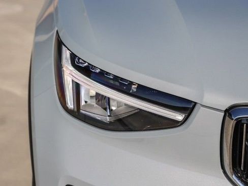 Used 2025 Volvo XC40 B5 Core w/ Protection Package Premier image 10