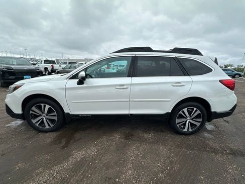 Used 2018 Subaru Outback 3.6R Limited AWD/4WD image 2