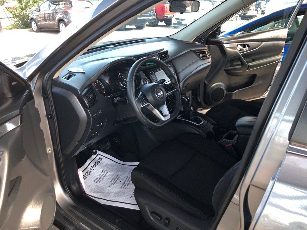 Used 2018 Nissan Rogue SV FWD image 8