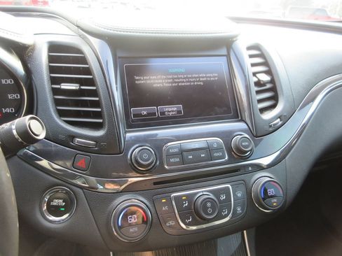 Used 2018 Chevrolet Impala Premier FWD image 28