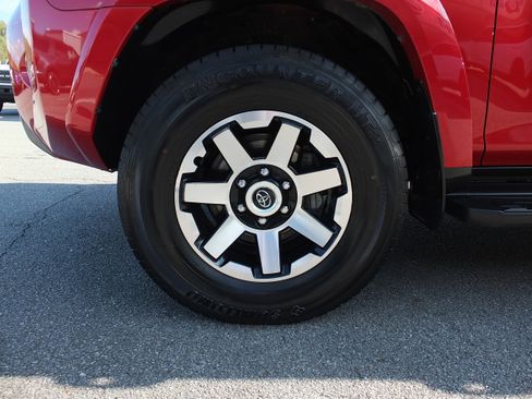 Used 2022 Toyota 4Runner TRD Off-Road image 9