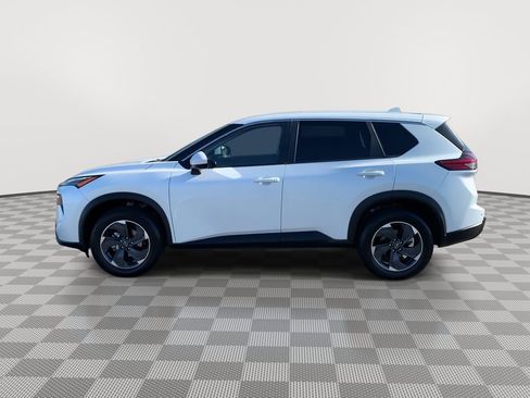 Used 2024 Nissan Rogue SV AWD/4WD image 4