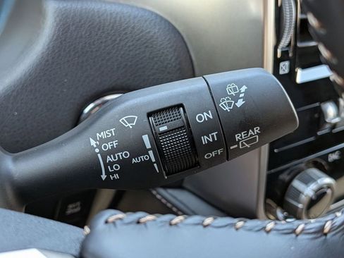 Used 2023 Lexus GX 460 Premium w/ Accessory Package AWD/4WD image 23
