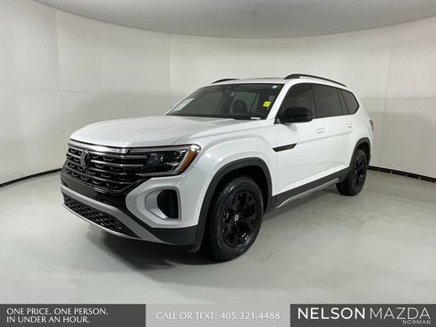 Used 2024 Volkswagen Atlas Peak Edition SEL image 3