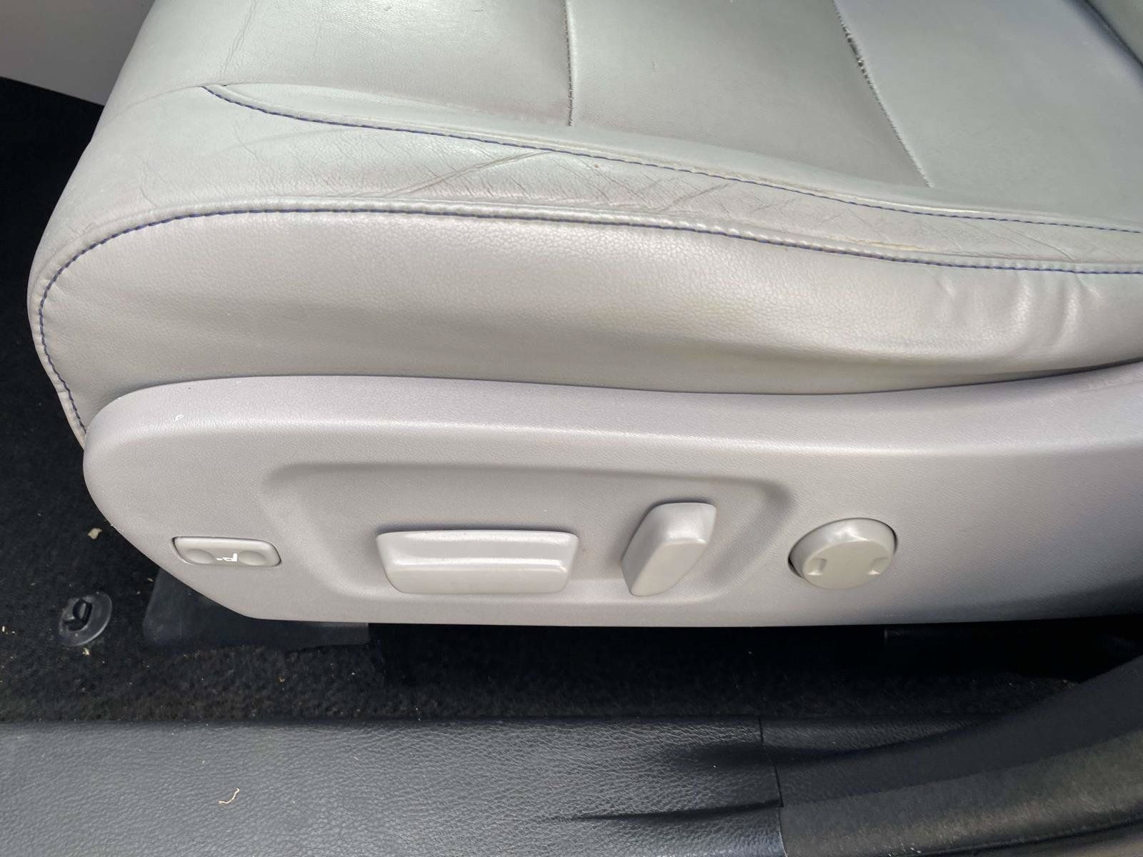 Used 2017 Toyota Highlander XLE FWD image 16