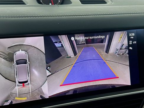 Certified 2023 Porsche Cayenne Platinum Edition AWD/4WD image 17