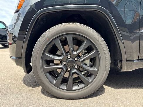 Used 2022 Jeep Grand Cherokee Laredo X AWD/4WD image 19