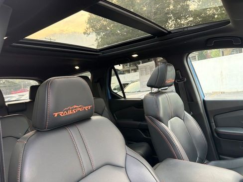 Used 2025 Honda Pilot TrailSport image 9