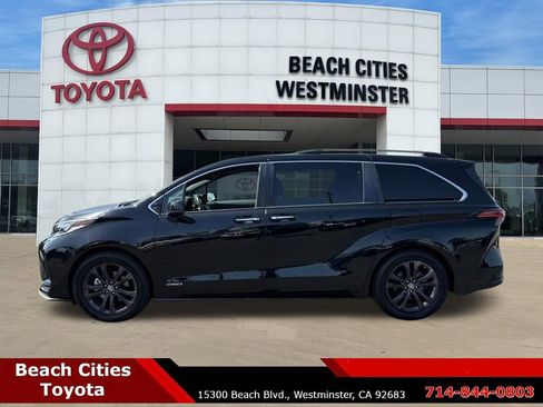 Certified 2021 Toyota Sienna XSE w/ XSE Plus Package FWD image 7